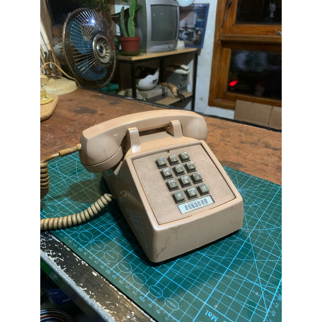 telepon jadul vintage mulus. DISPLAY