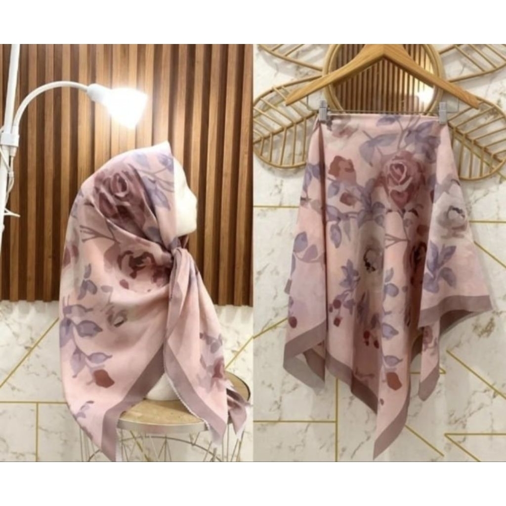 HIJAB SEGI EMPAT VOAL MOTIF BUNGA