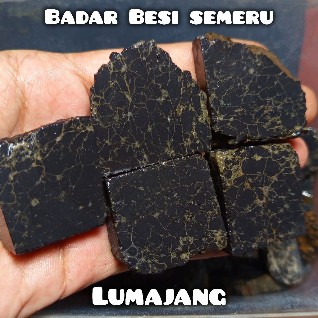 batu badar besi semeru/batu akik badar besi semeru lumajang/bongkahan batu badar besi semeru/batu ak
