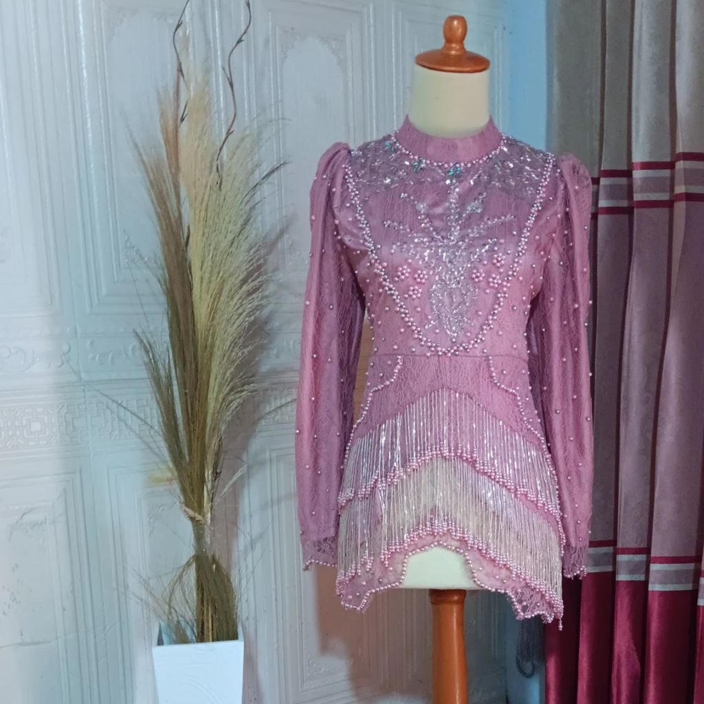kebaya lamaran mewah