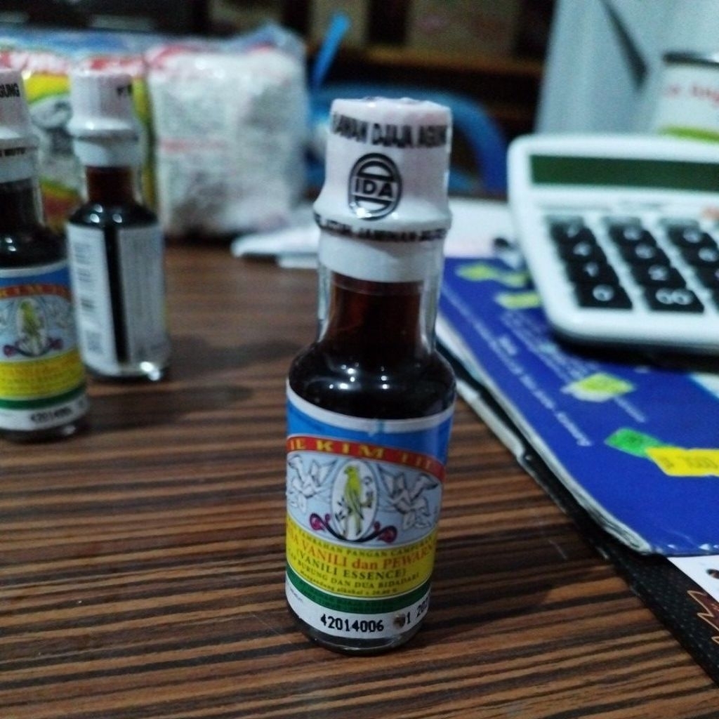 

Vanili cair / vanili essence / perisa vanili dan pewarna cap burung dan dua bidadari 12 ml