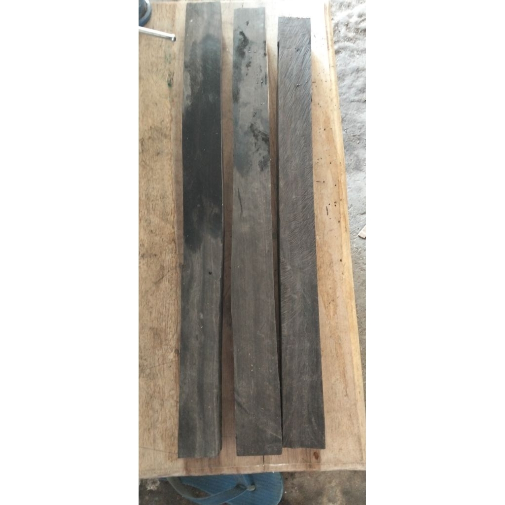 balok kayu arang.. Ebony hitam.