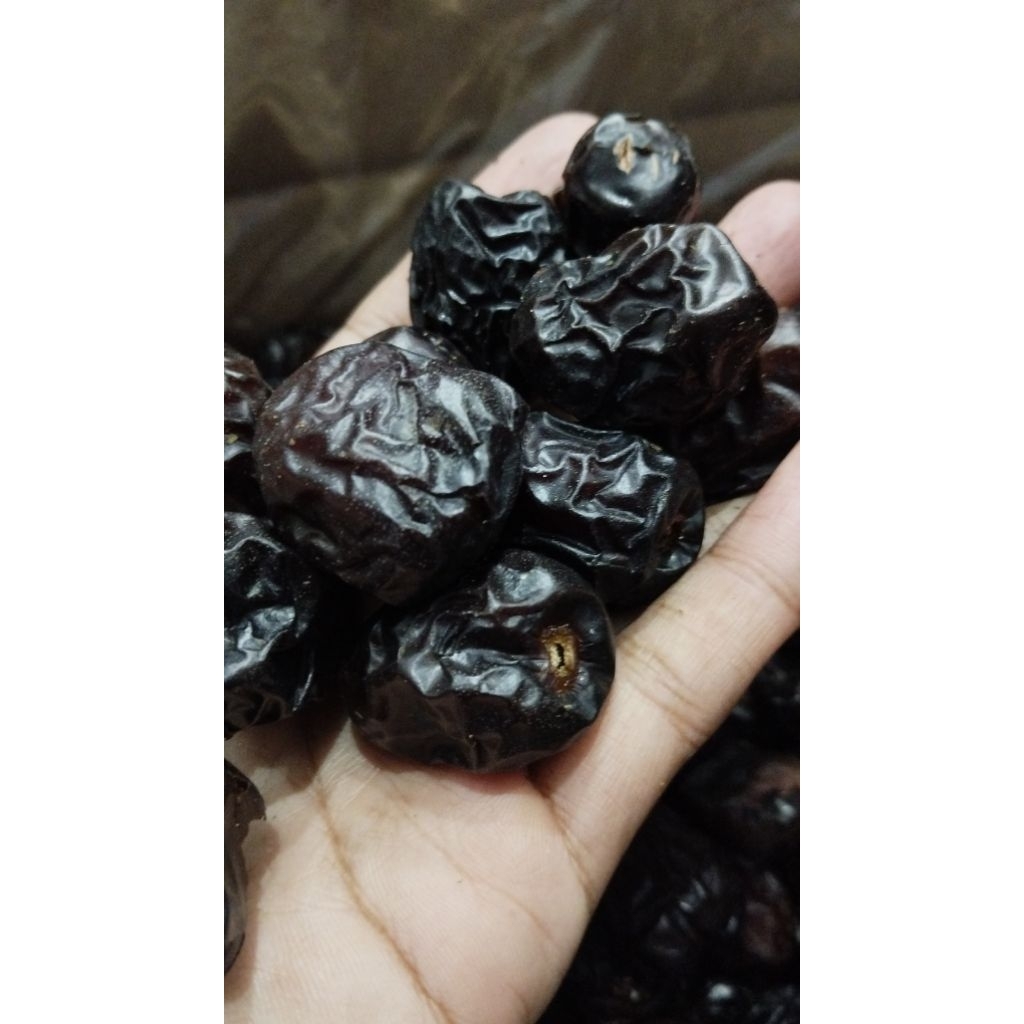 

Kurma Ajwa Madinah PREMIUM 5kg - Kurma Ajwah Madinah - Kurma Nabi