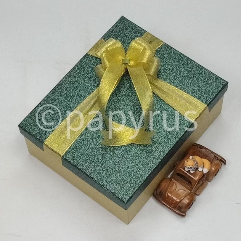 

PAPYRUS Kombinasi 22,5x27,5 Tinggi 10cm Kotak Kado Gift Box V2