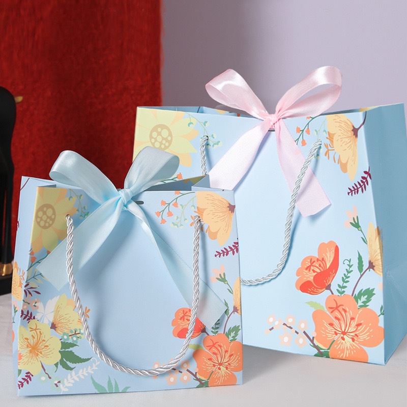

Tas Kado - Paperbag - Paper bag - Paperbag Kado - Gift Bag - Premium PaperBag -Kantong Kado - Kantong Souvenir - Tas Kado Premium Souvenir Wedding - Goodie Bag - Paperbag Pita - PaperBag Tas Hadiah - PaperBag Premium Quality - Hadiah Wedding Souvenir