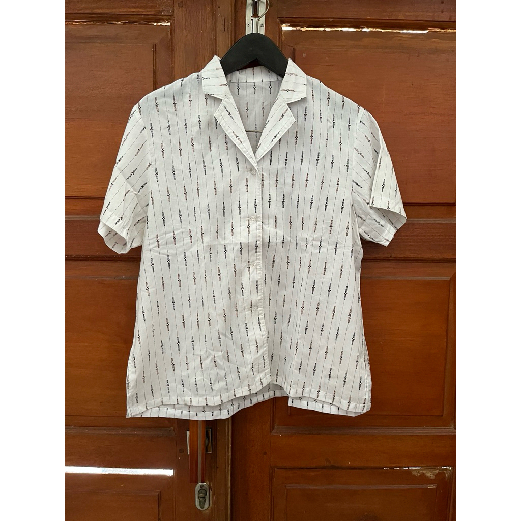 Atasan Wanita Putih PL Pribadi