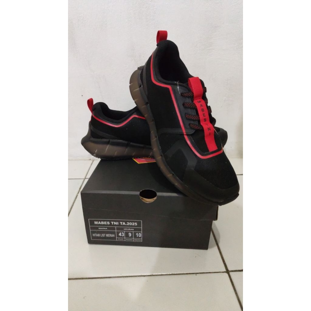 sepatu olahraga mabes TNI tahun 2025