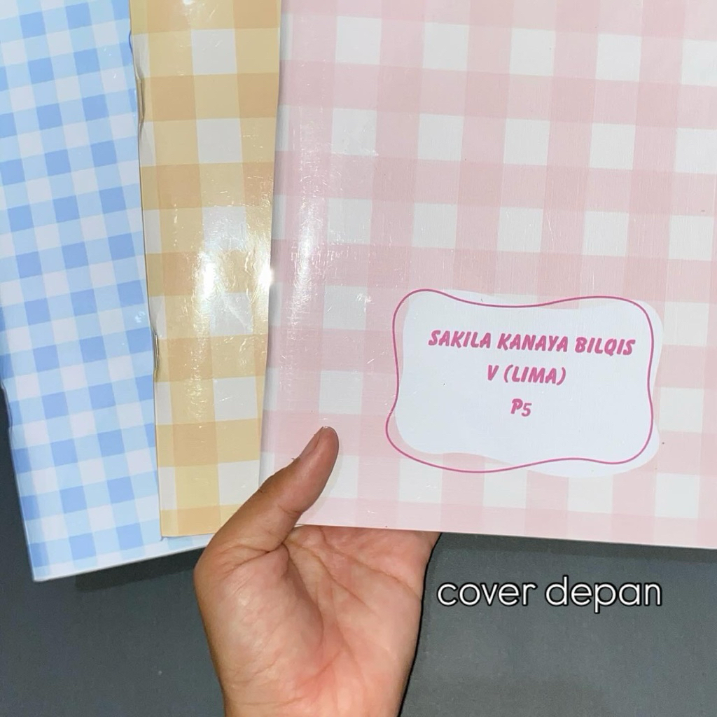 

BUKU TULIS CUSTOM SIAP PAKAI – Sudah Disampul Plastik + Nama Kelas & Mata Pelajaran