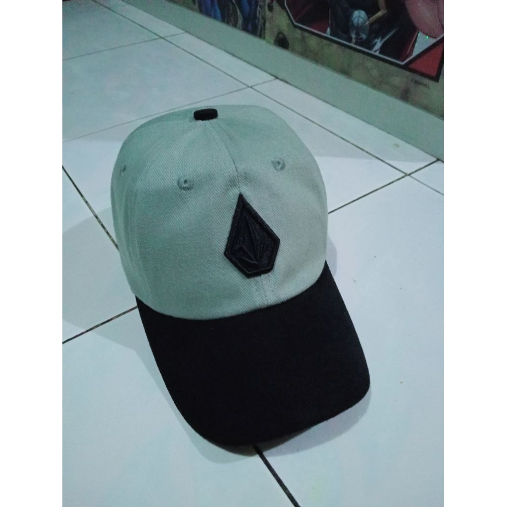 Topi Volcom bekas preloved
