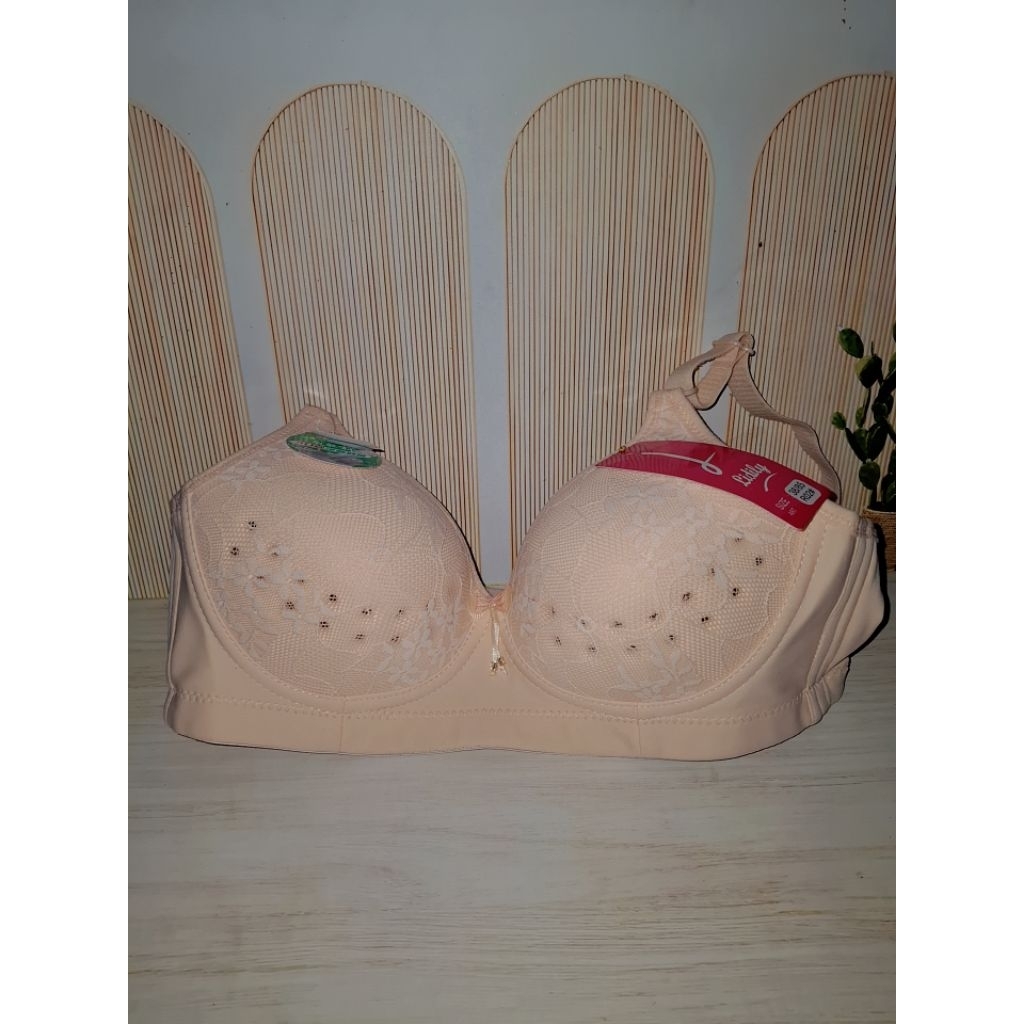BRA / BH Wanita LYDYLY Tanpa Kawat Ukuran 38/85 (Menerima Split Bill)