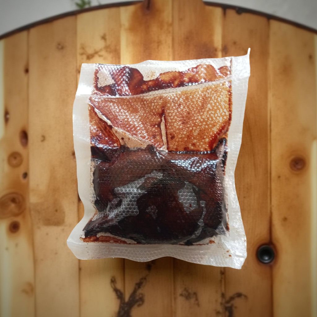 

Kemasan Vacuum Kluwak Kupas Sudah HITAM 50 Gram Asli Tanpa Campuran Bumbu Masakan Rawon