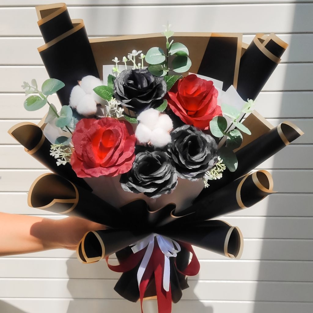 Buket Bunga Murah | Buket Bunga Warna Hitam & Merah