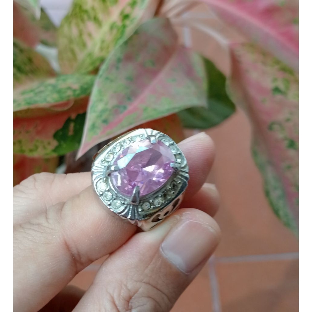 Batu Pink Topas Cutting