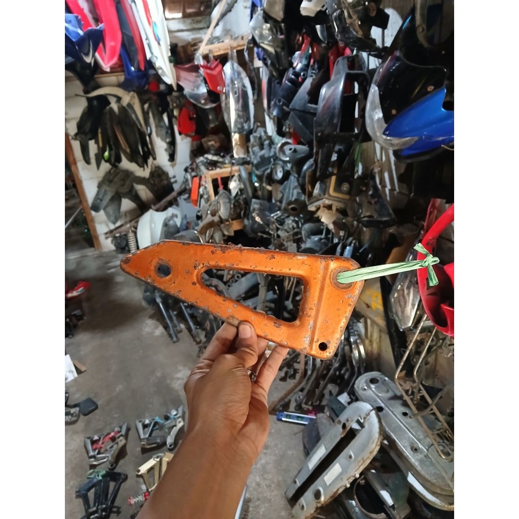 BREKET DUDUKAN KNALPOT RX KING RX K RX S