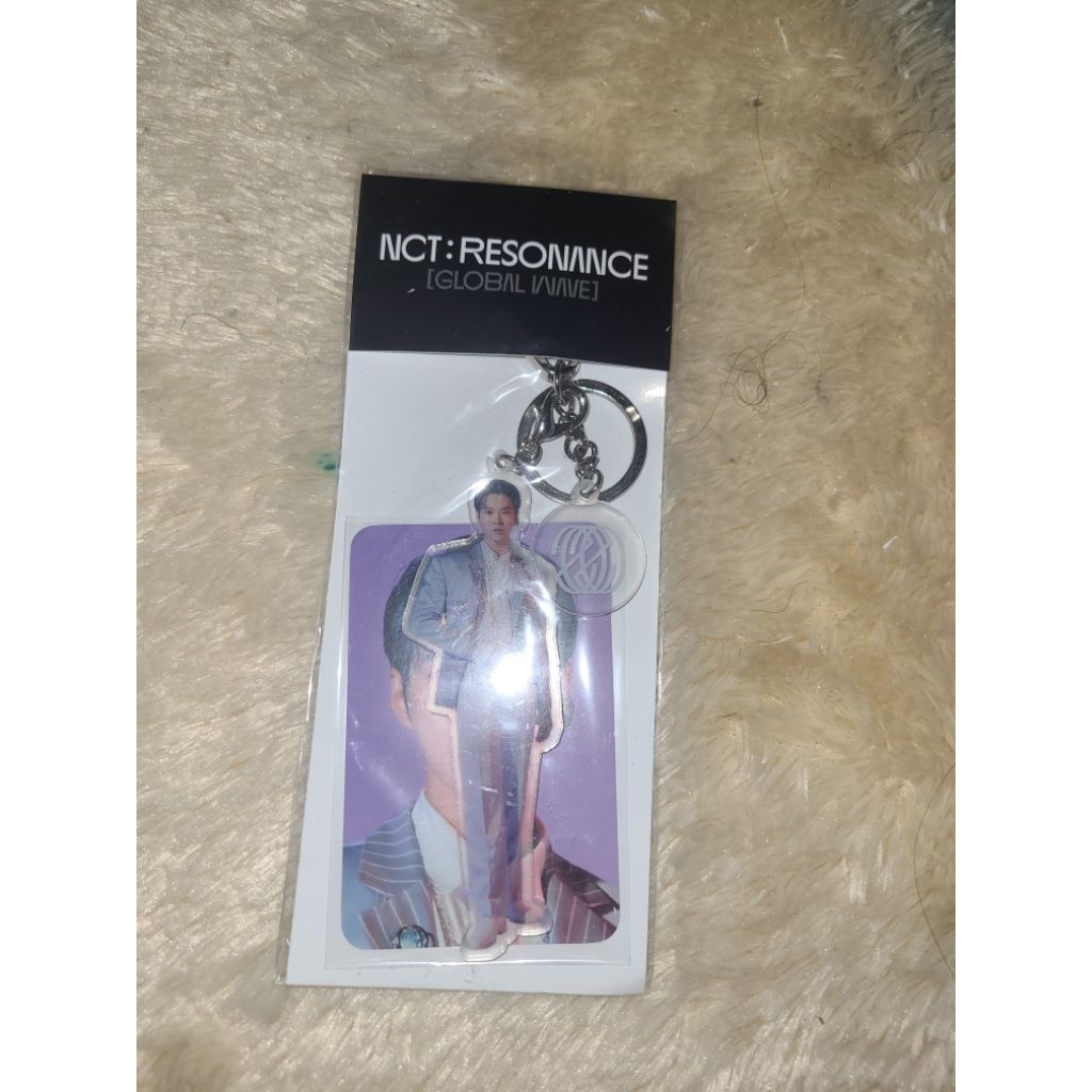 doyoung nct 127 acrylic keyring + photocard set resonance