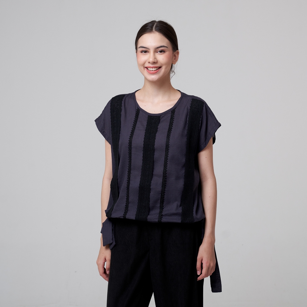 AUMONE Reta Vest Square Black