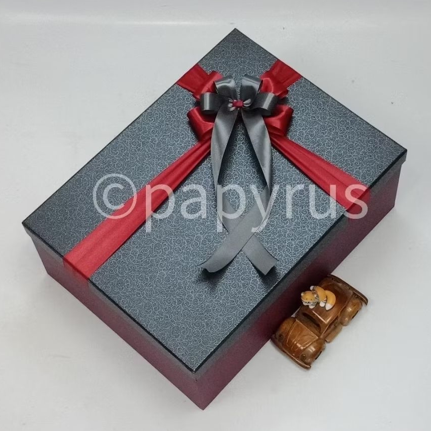 

PAPYRUS Kombinasi 30x40 Tinggi 15cm Kotak Kado Gift Box V1
