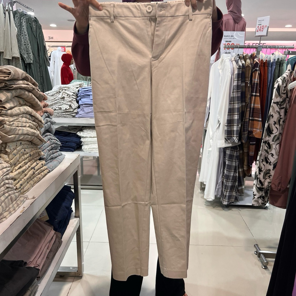 PRELOVED Celana kerja kantor cream beige ivory
