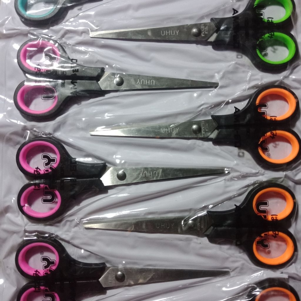 

gunting no.6. gagang hitam kuat dan tajam