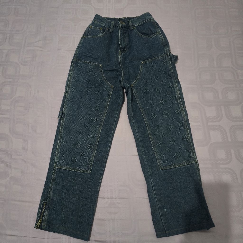 Louis Vuitton carpenter denim celana jeans panjang LV in size S (28-29)