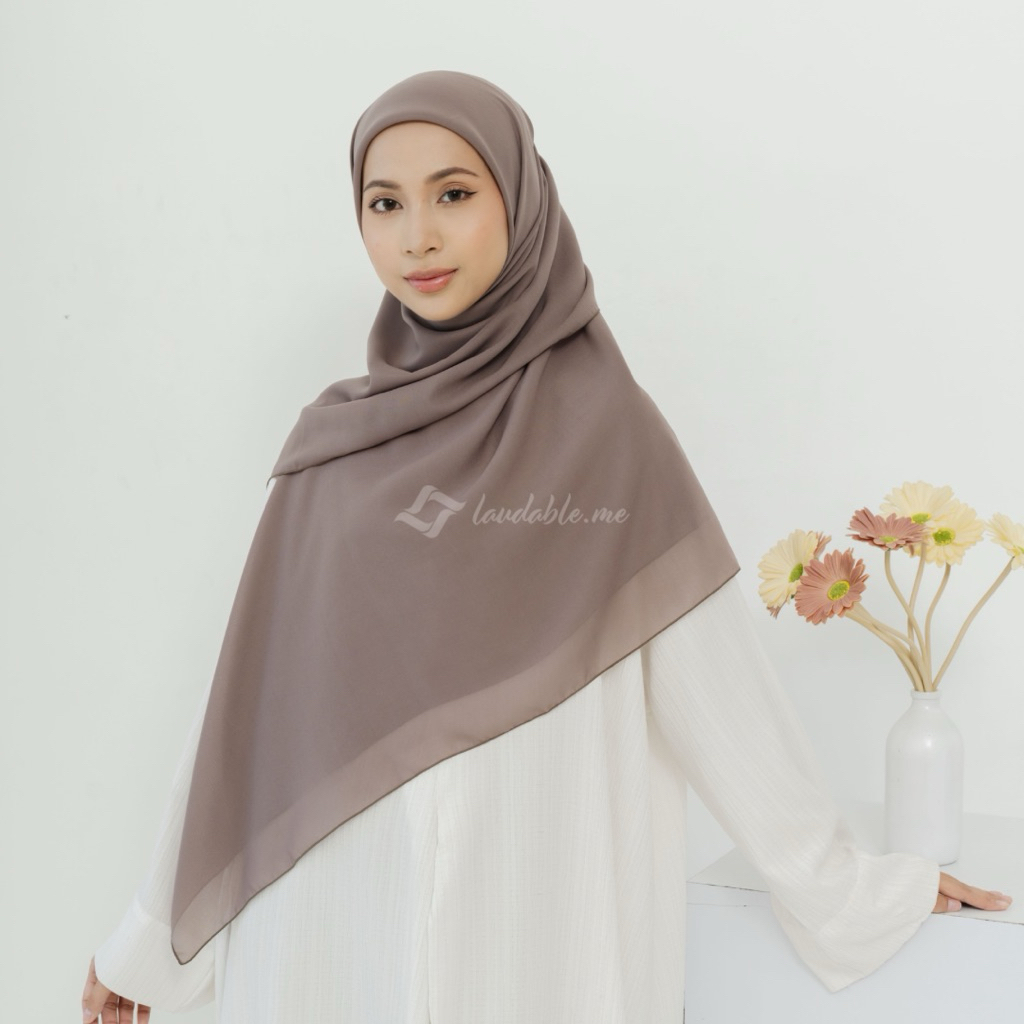 Laudable -Bella Syari Square 140 CM (Hijab Segiempat Polycotton Syari Jumbo)
