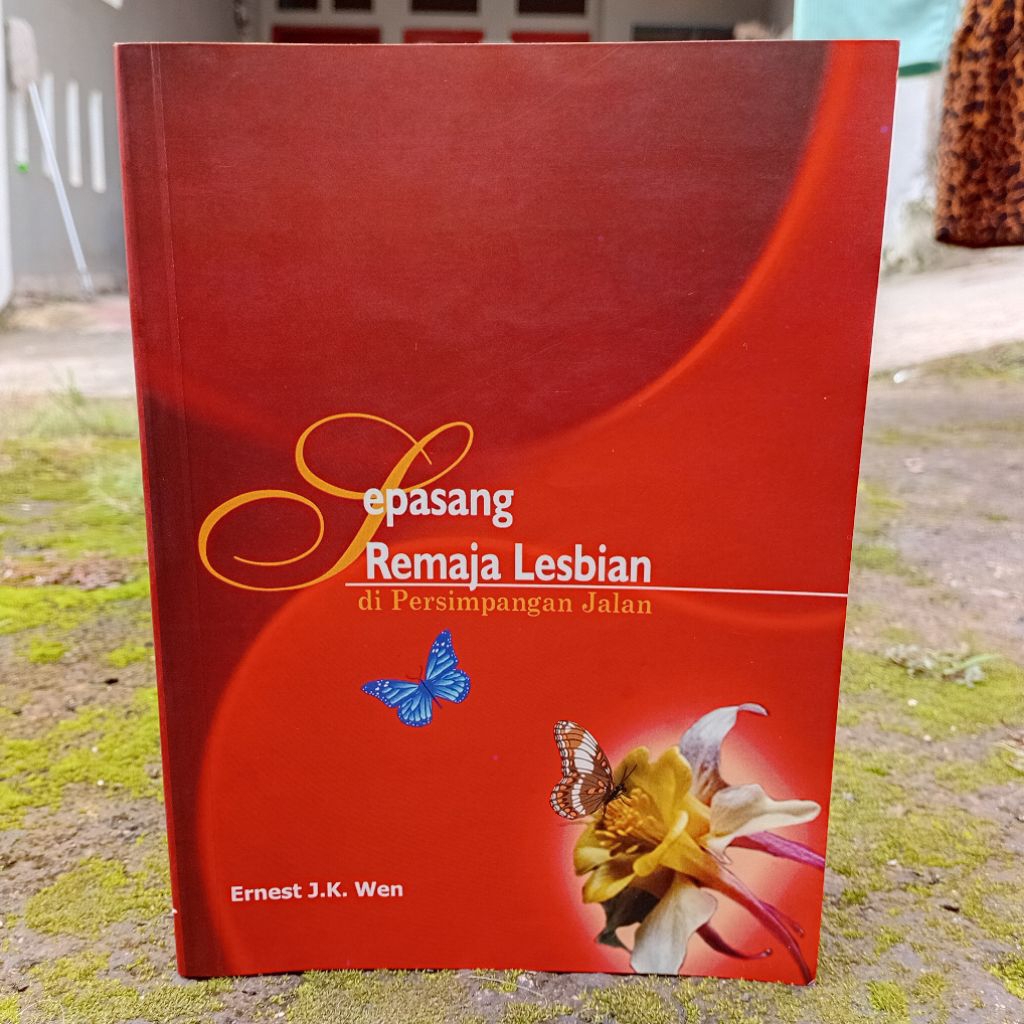 Novel Sepasang Remaja Lesbian di Persimpangan Jalan by Ernest J.K. Wen (2004) Original Suara Earnest