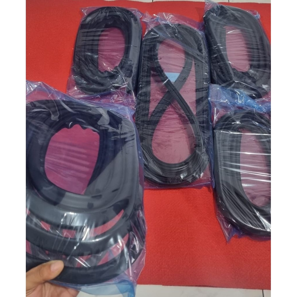 Karet balon pintu/ karet peredam bagasi mobil toyota Rush
