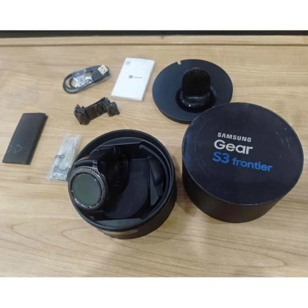 Samsung Galaxy Watch S3 Frontier Hitam Second Full Set Bekas Wearable Ada Kendala