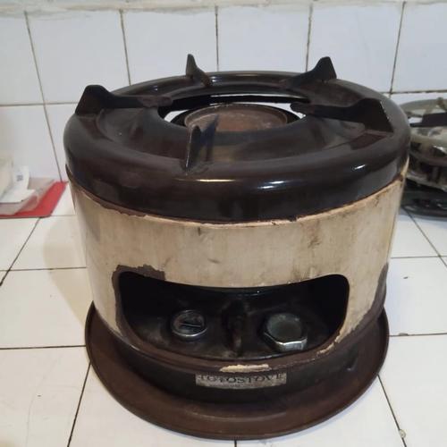 

KOMPOR MINYAK TOTO STOVE KUNO JADUL VINTAGE KLASIK ANTIK DULU CAMPING