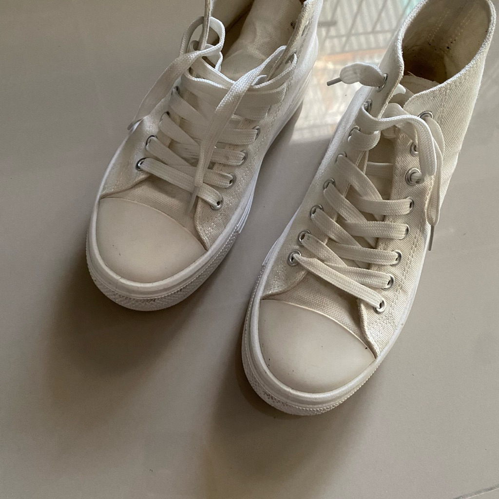 (Preloved) Sepatu | Shoes | Sneakers | Baca Deskripsi