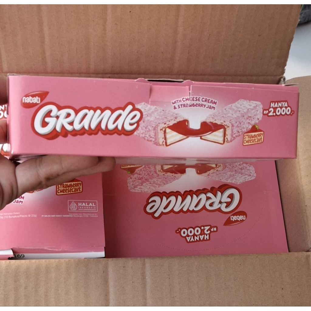 

NABATI GRANDE STRAWBERRY CHEESE CAKE