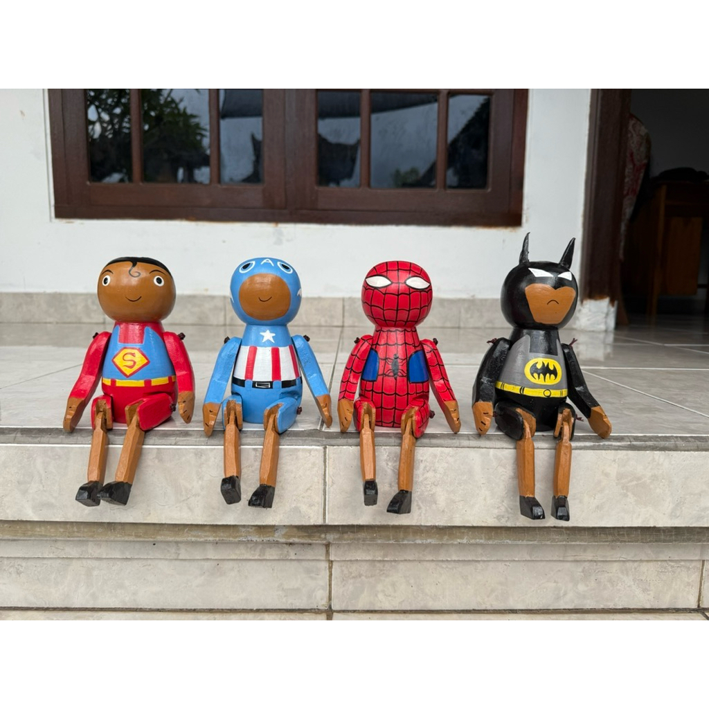 Boneka kayu Patunh kayu unik Mainan anak Boneka kayu motif spiderman Boneka kayu lucu