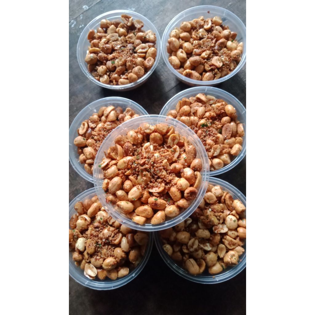 

Kacang kupas full bumbu baput daun jeruk