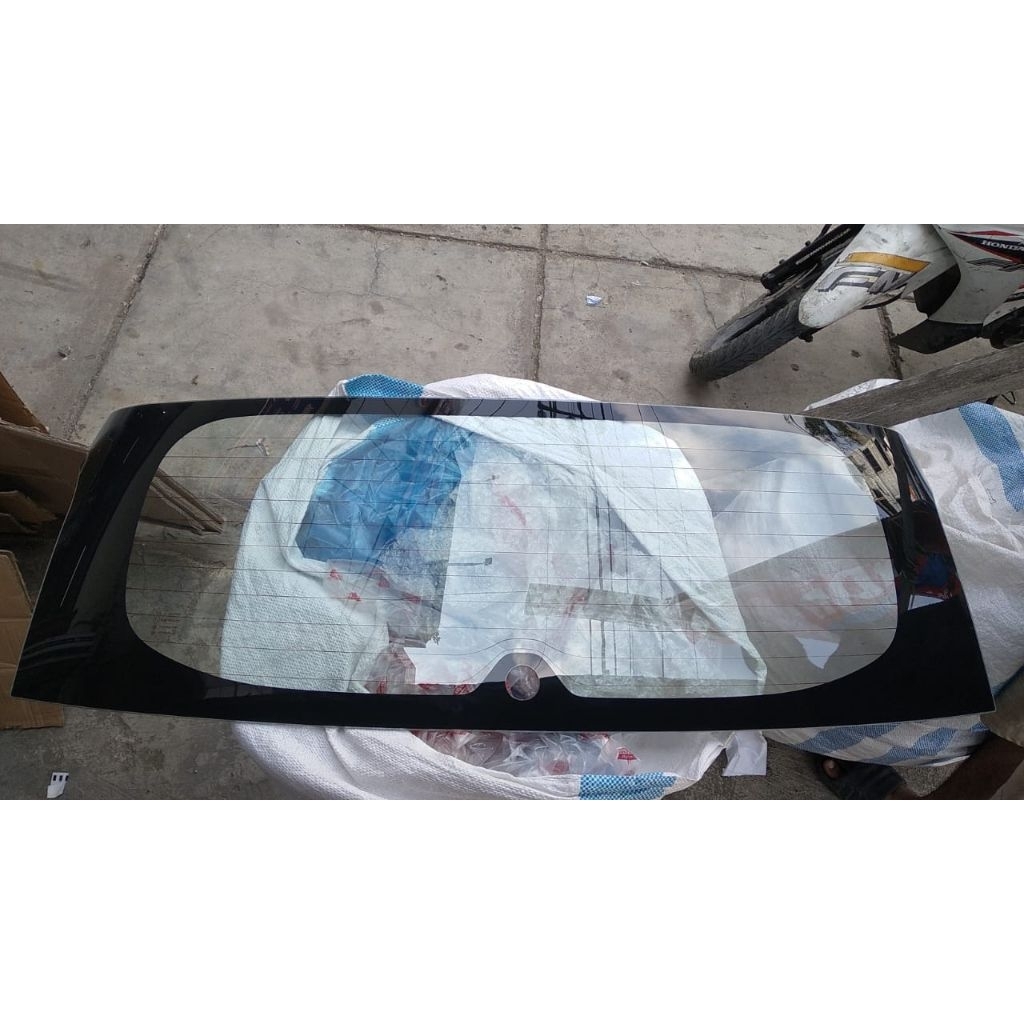 Kaca bagasi belakang yaris bakpao & lele