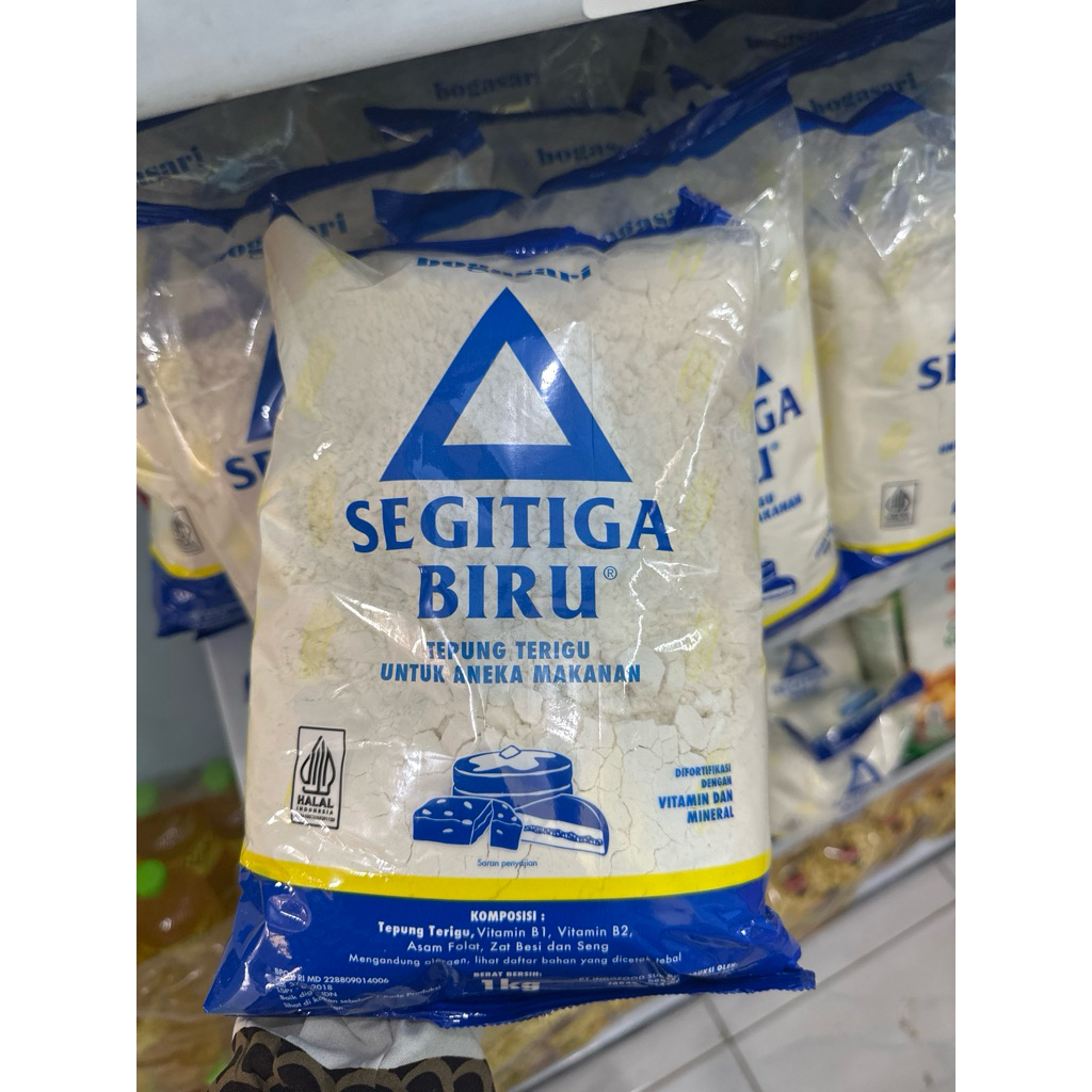 

tepung terigu segitiga biru 1kg