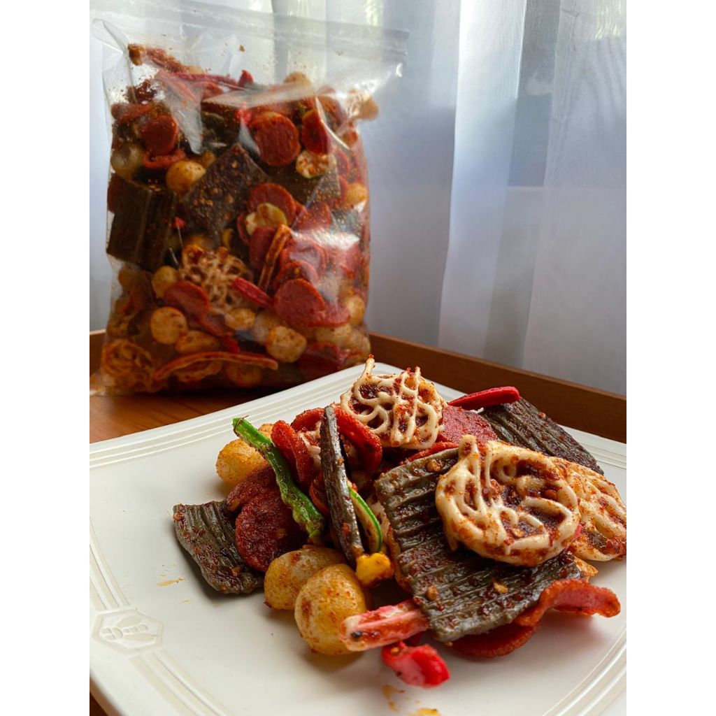 

Seblak kerupuk mix/seblak kerupuk campur/seblak jaat mawar bawang cimol sosis pedas daun jeruk bumbu melimpah