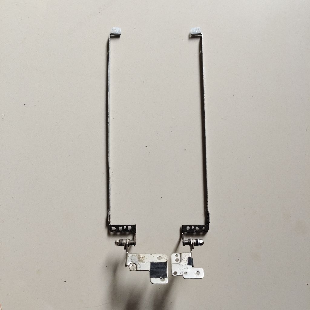 Engsel dudukan Lcd Laptop Notebook Toshiba Satellite L645 Cabutan normal tested kokoh siap rakitt