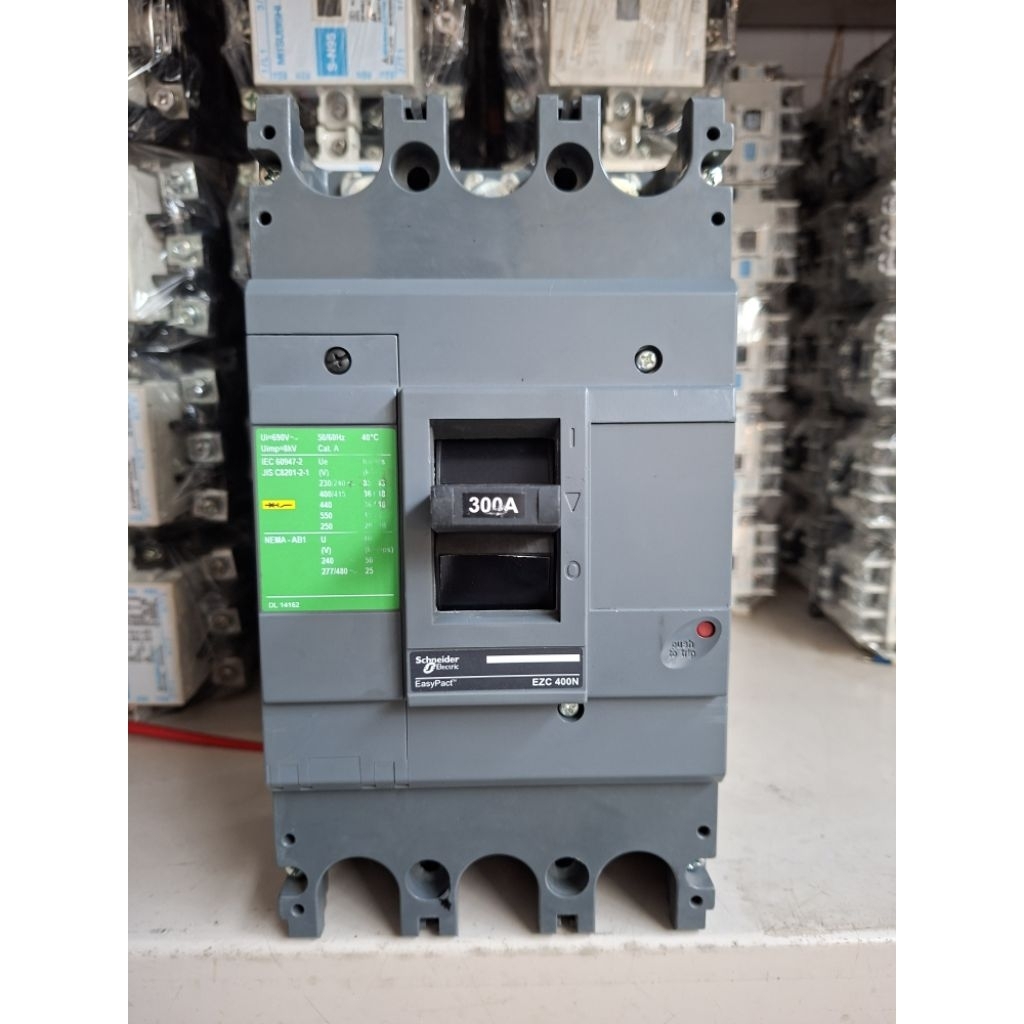 MCCB BREAKER  TYPE EZC-400N-300 AMPER