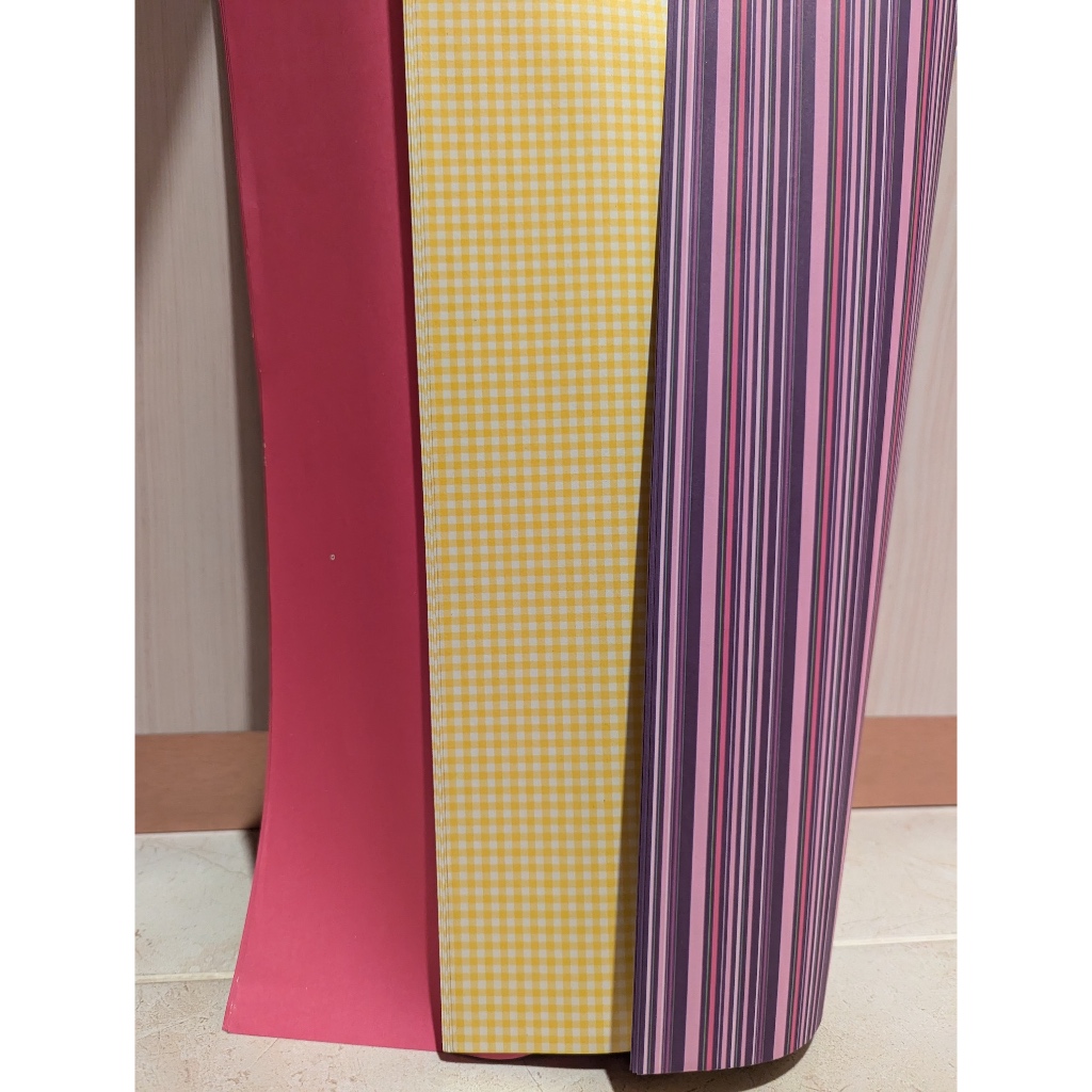 

Kertas Kado besar 28 lembar sepaket bulk