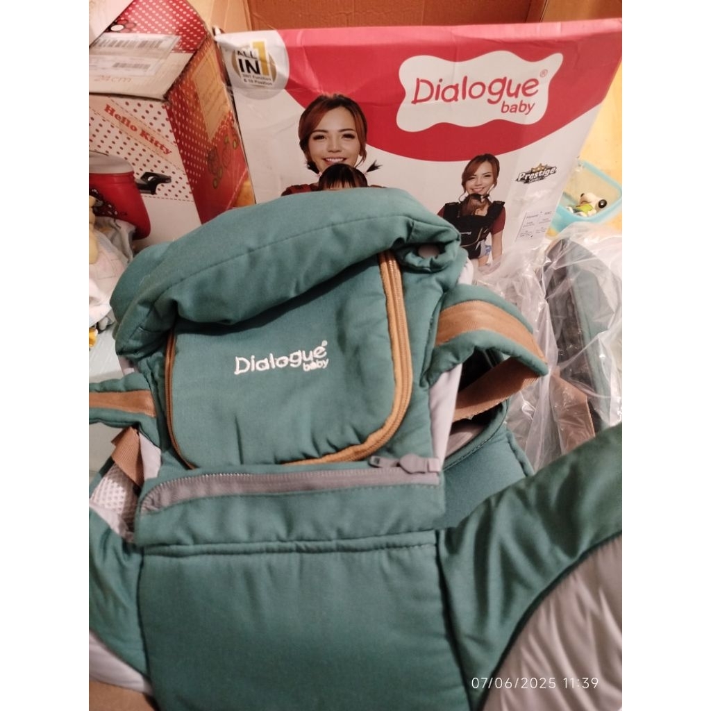 gendongan bayi dialogue hipseat scc