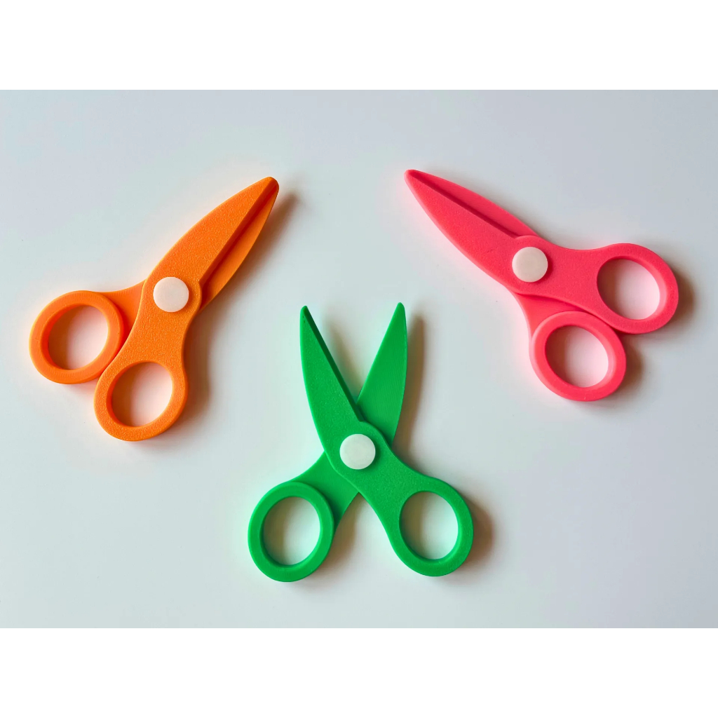 

Gunting aman untuk anak-anak. Ujung tumpul, ringan, dan bisa dipakai tangan kanan atau kidal