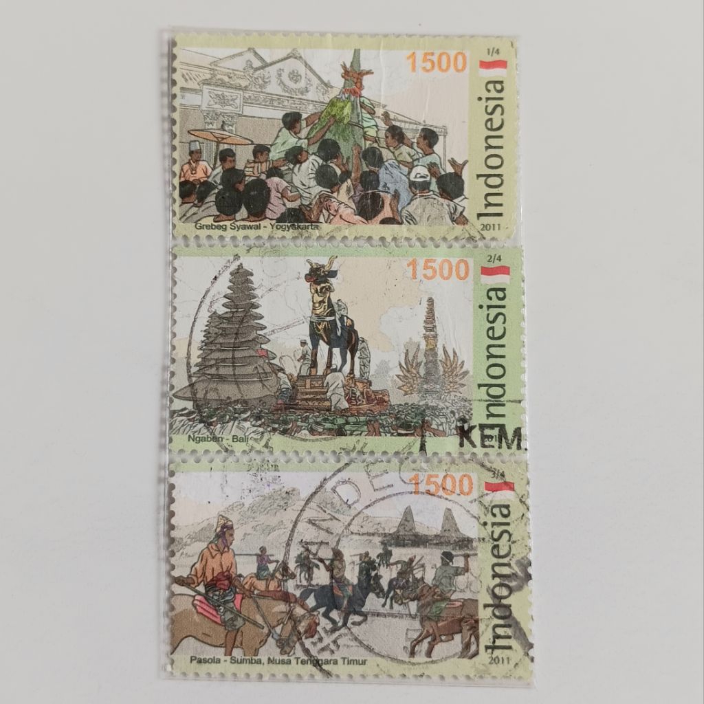 

(AB) Perangko Indonesia 2011 Upacara Adat Set 3 pcs Used