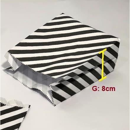 

Paperbag Flat Kantong Kertas Isi 100 Pcs Ukuran 16 x 8 x 23 cm Warna Motif Hitam Garis Bungkus Snack