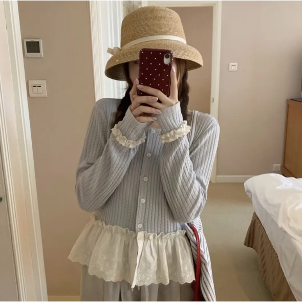 

2025 keras manis kue bunga awan susu biru dipasang lace bawah rajutan lengan panjang kaos