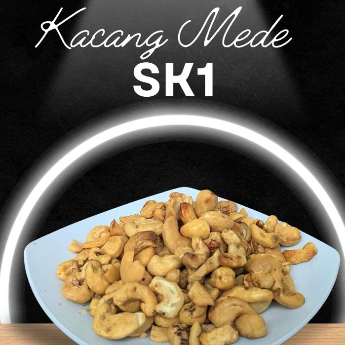 

Kacang Mede Murah Mete Mentah 1Kg SK1 ( Bintik 1 )