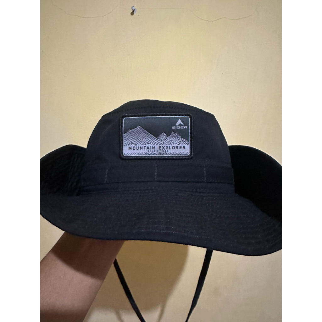 TOPI EIGER MOUNTAIN/GUNUNG