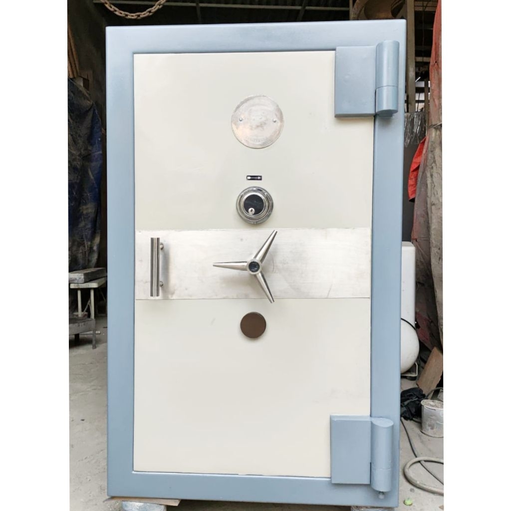 Brankas Solingen Dazzle Size 4  T.121cm  Kunci LN Brankas berkualitas map bisa masuk rekondisi