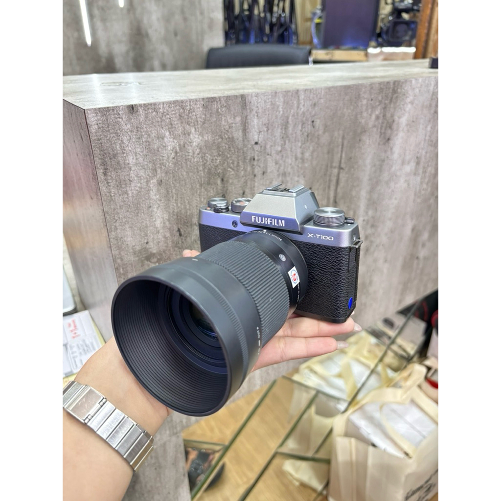 Fuji  X-T100 + lensa