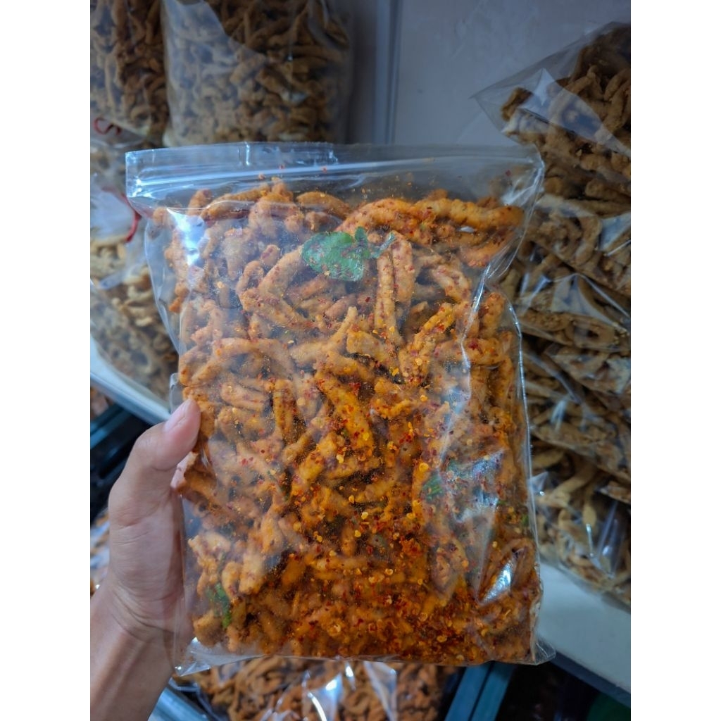 

(CHAVEBAXT)-EXTRA PEDAS DAUN JERUK keripik usus ayam premium extra pedas daun jeruk 500gr/Usus Crispy Pedas Daun Jeruk 500gr