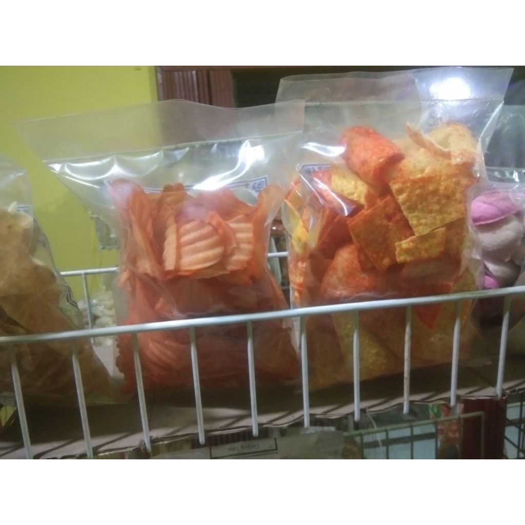 

KRIPIK SINGKONG, MANIS PEDAS, dan pedas.
